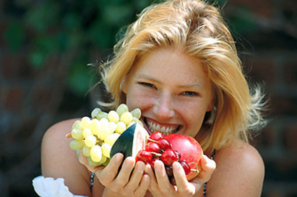 Comer-fruta-feliz